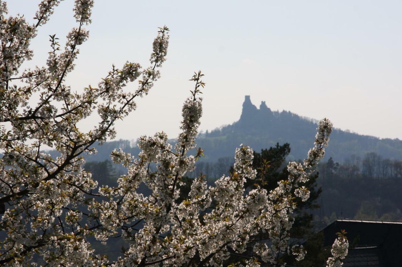 Camping v Ráji - Palda Rovensko pod Troskami Esterno foto